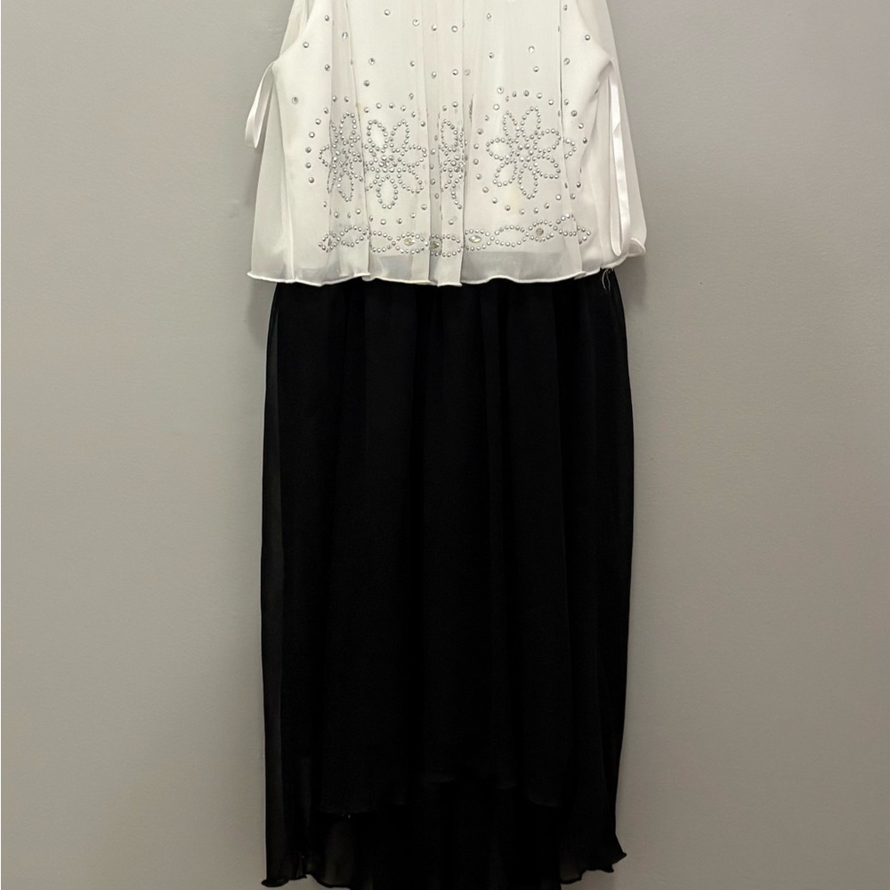 Elegant Black and White Kids Formal Dress - Picture 2 of 7